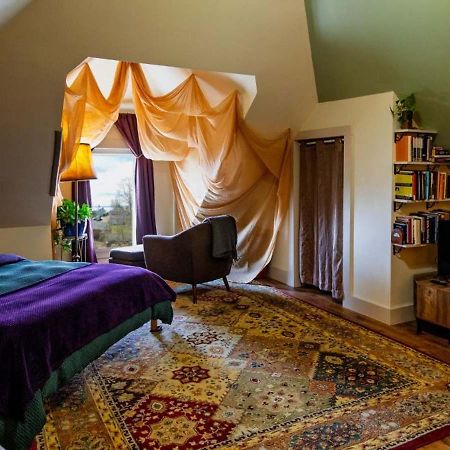 Centrally Located With Lake Views Burlington Zewnętrze zdjęcie