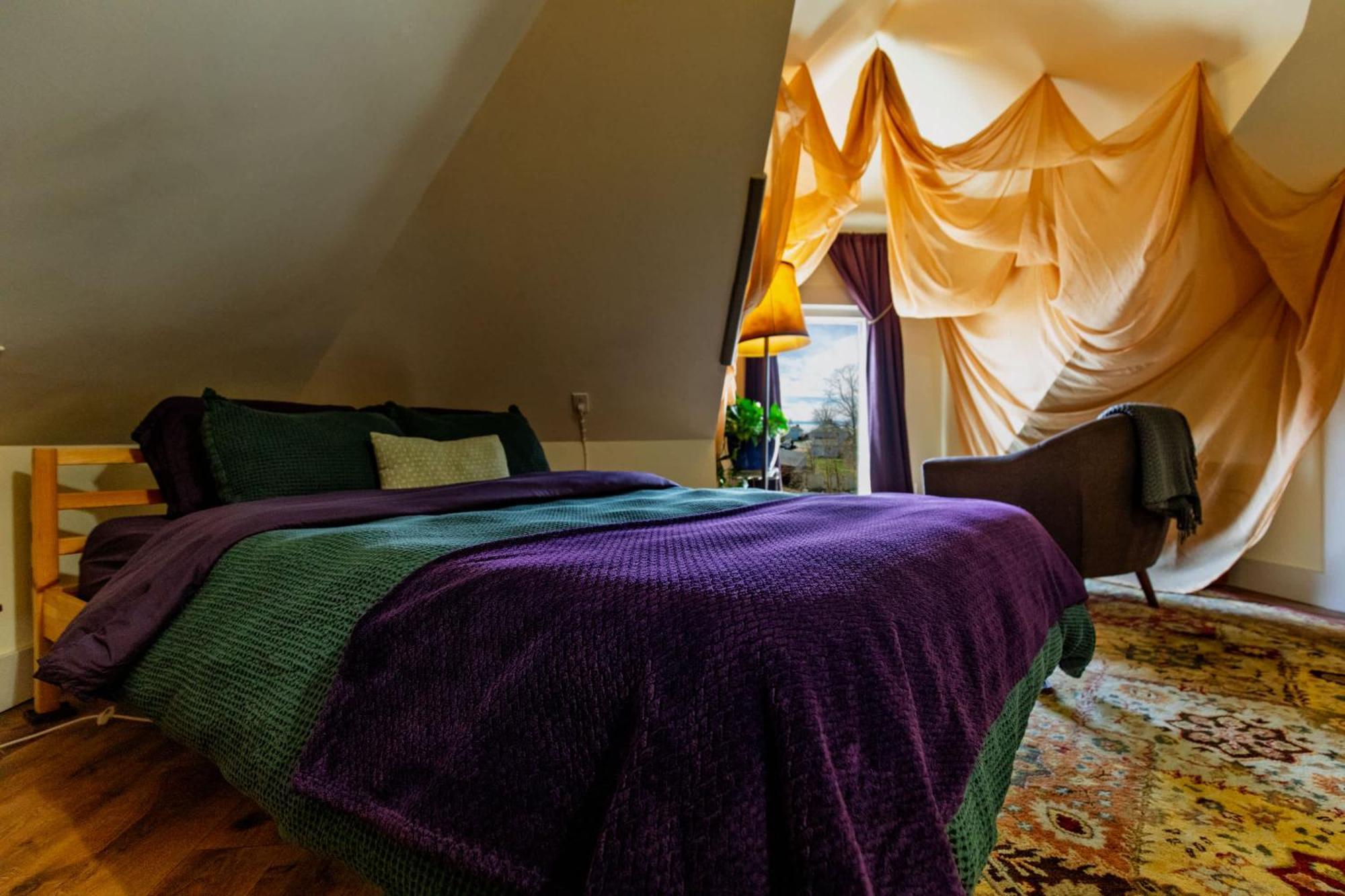 Centrally Located With Lake Views Burlington Zewnętrze zdjęcie