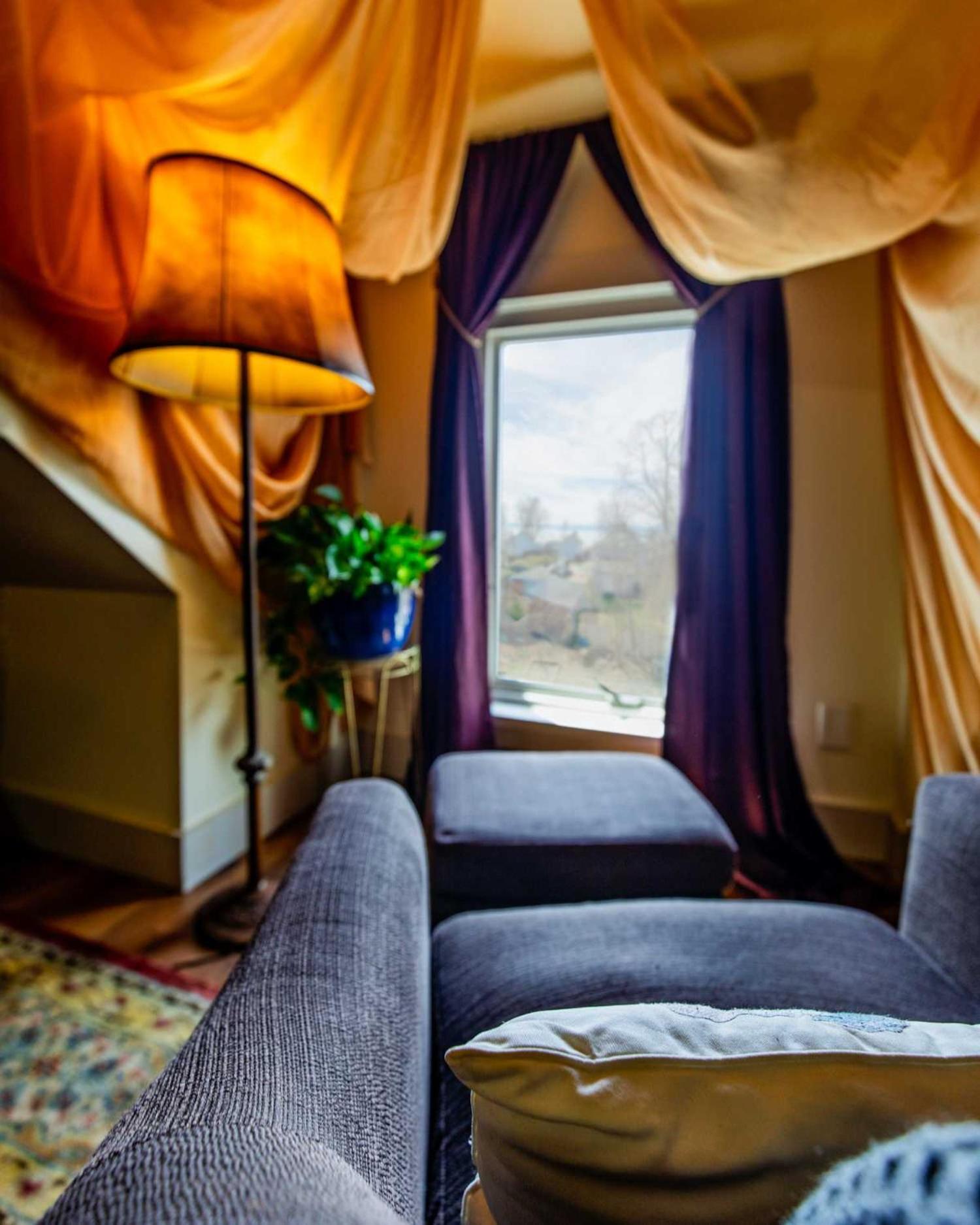 Centrally Located With Lake Views Burlington Zewnętrze zdjęcie