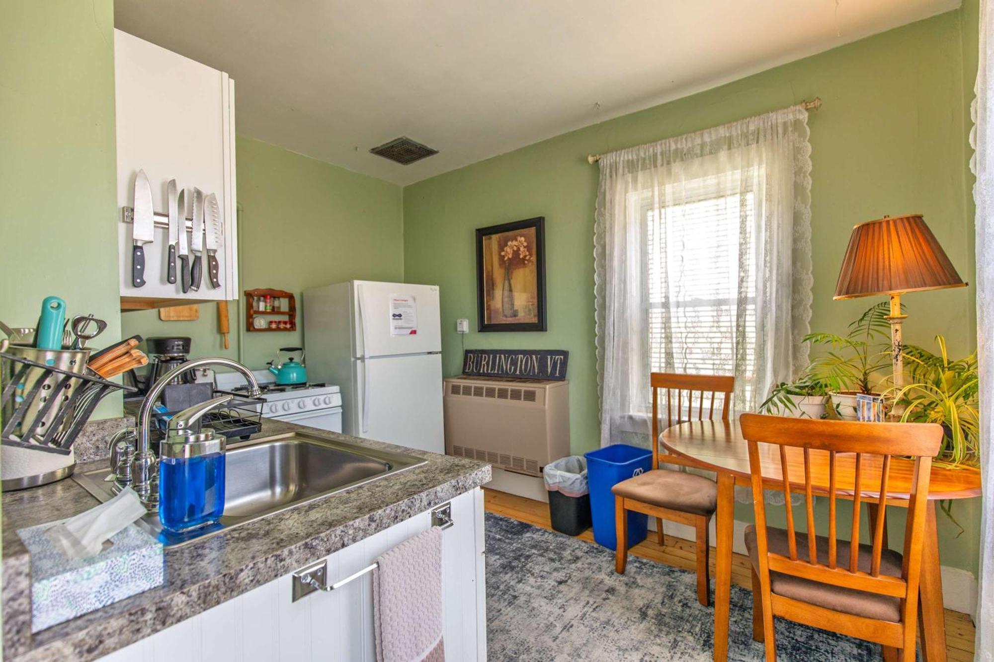 Centrally Located With Lake Views Burlington Zewnętrze zdjęcie